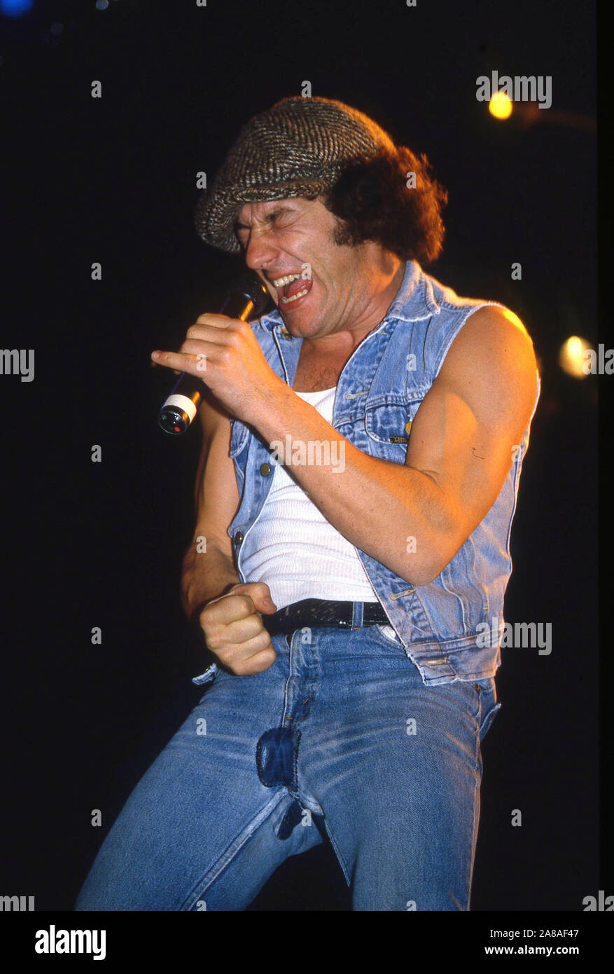 Australian heavy metal band AC/DC onn stage in London 1986 Brian Johnson Stock Photo Alamy