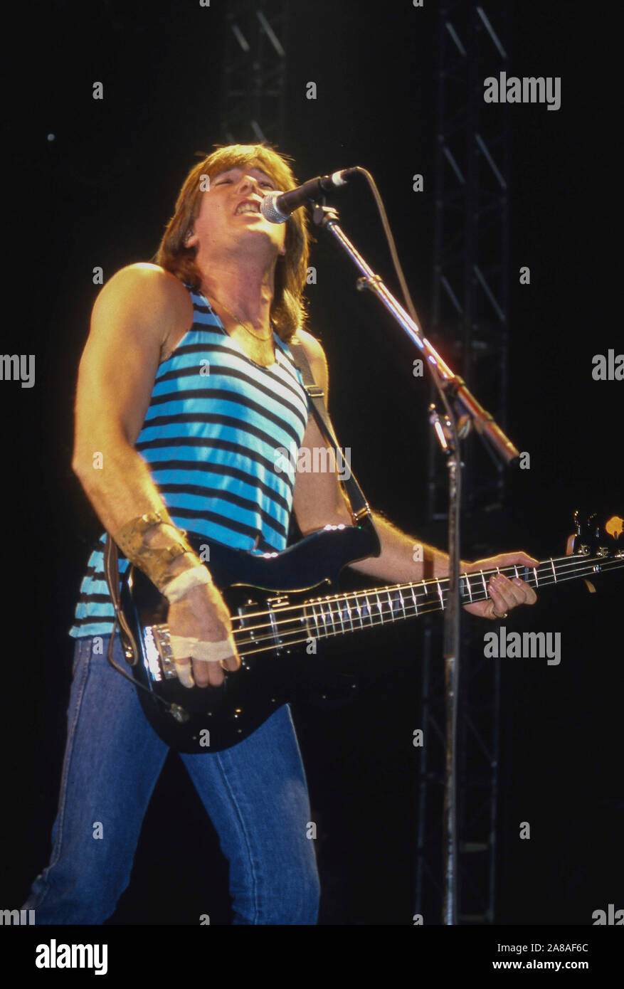 Australian heavy metal band AC/DC onn stage in London 1986: bassist Cliff Williams Stock Photo