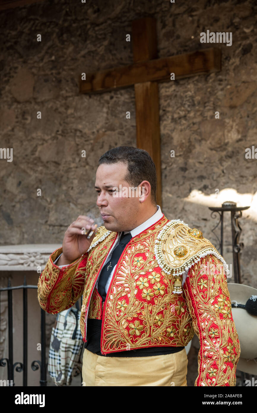 matador cigarettes A Mexican Matador smokes a cigarette before entering the bull ring for the  bullfights at the Plaza de Toros in San Miguel de Allende, Mexico Stock  Photo