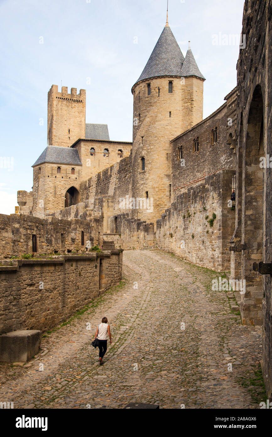 Medieval hill top castle hi-res stock photography and images - Alamy