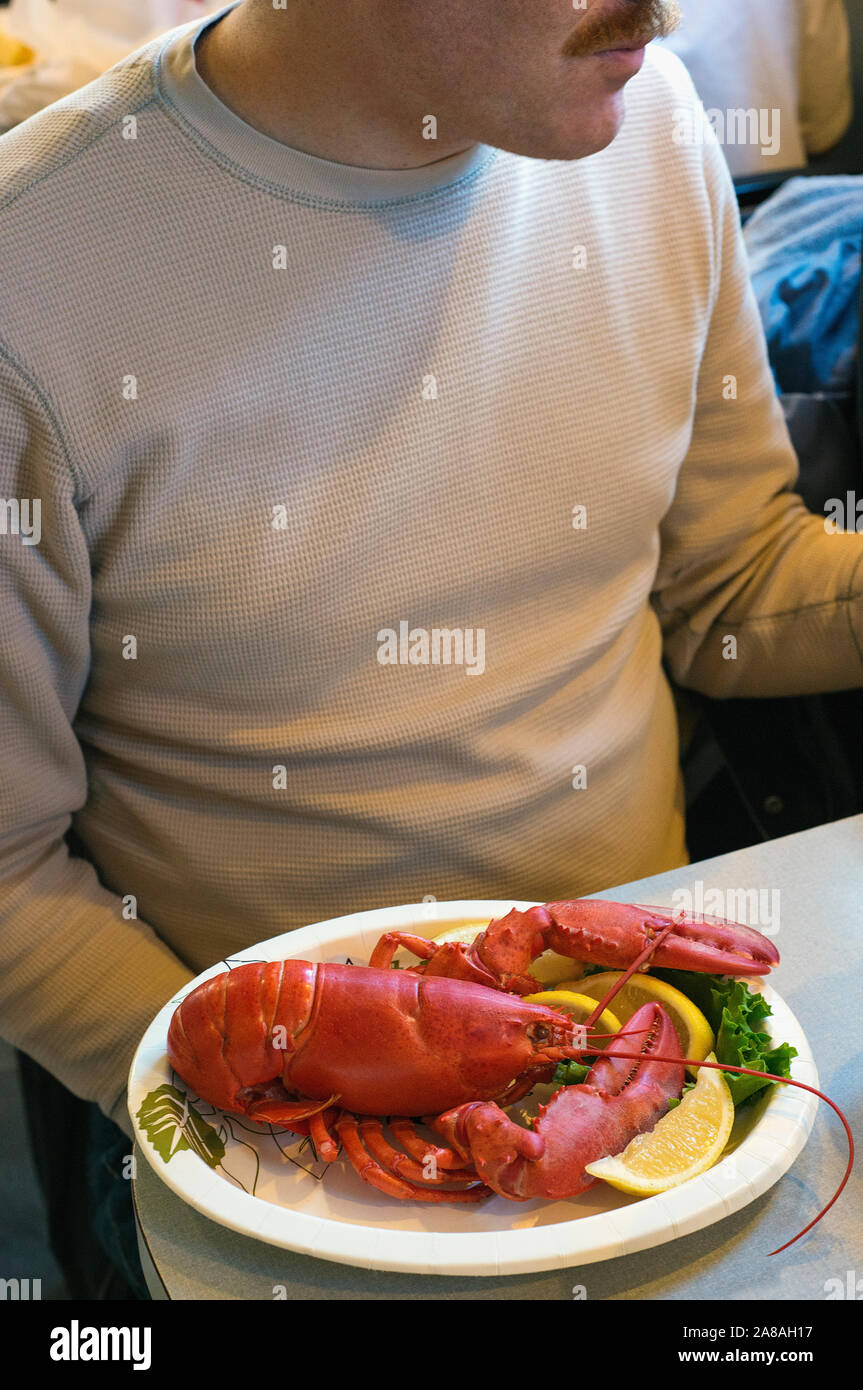 Man eating lobster hires stock photography and images Alamy