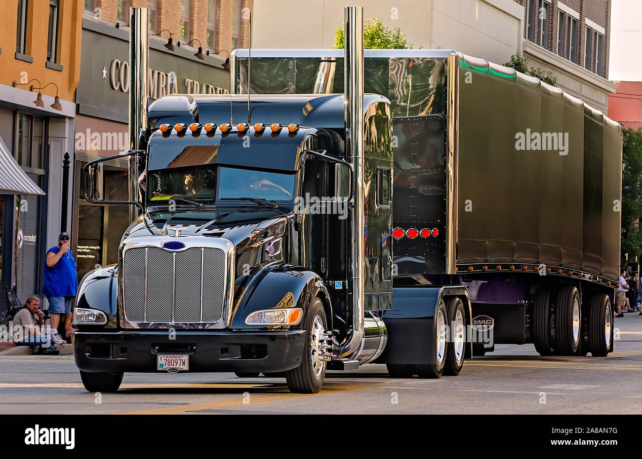 A 2012 Peterbilt 386, with MAC trailer and curtain, makes it way down Main  Street during the 34th annual Shell Rotella SuperRigs parade in Joplin  Stock Photo - Alamy