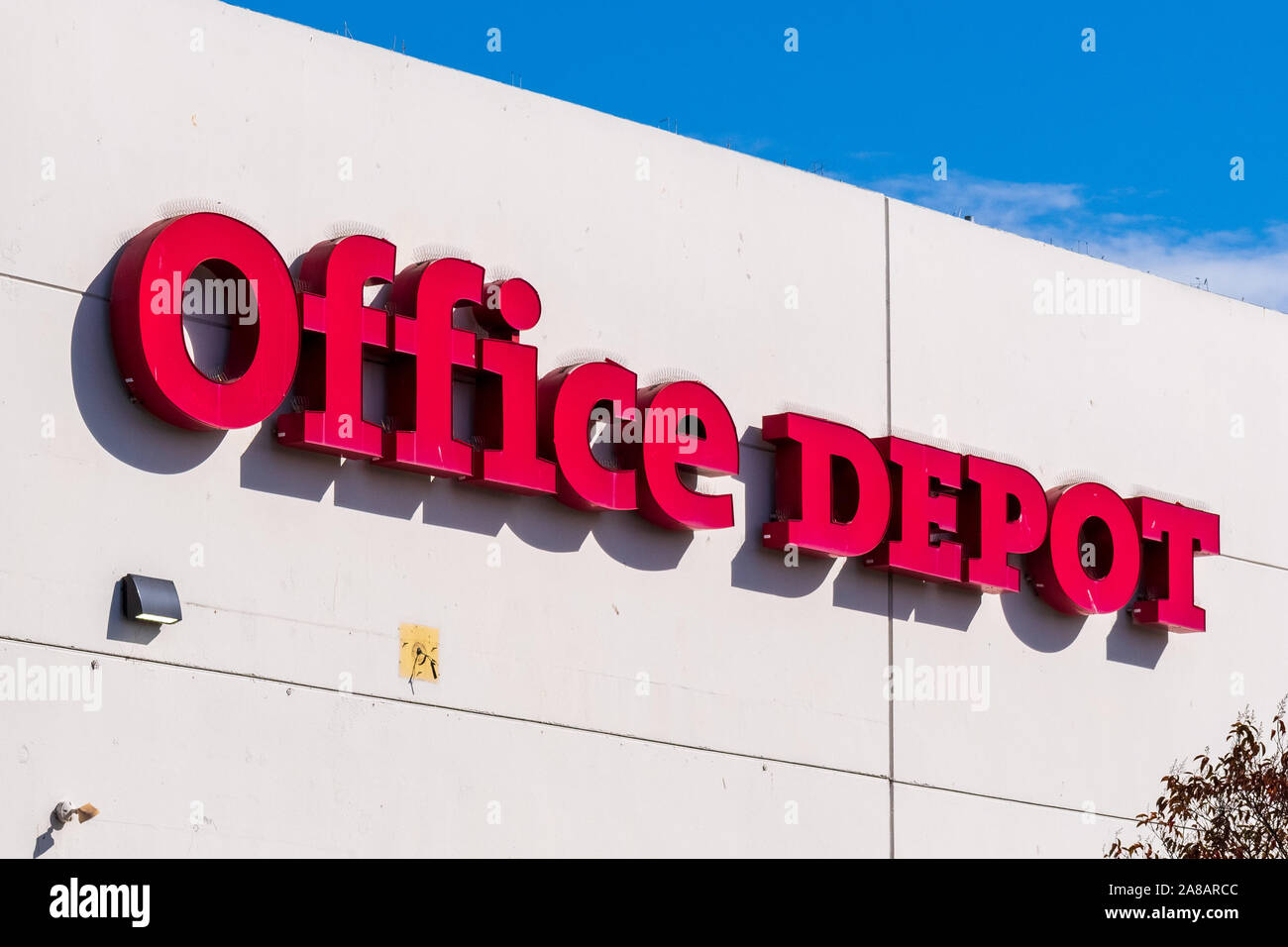 Oct 18, 2019 Emeryville / CA / USA - Office Depot logo at one of their locations in San Francisco bay area; Office Depot, Inc. is an American office s Stock Photo
