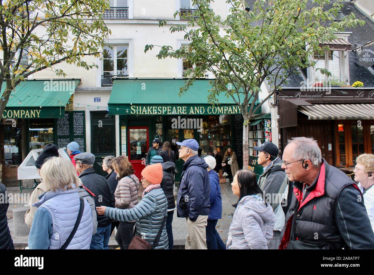 shakespeare and company bookshop paris france exterior Stock Photo