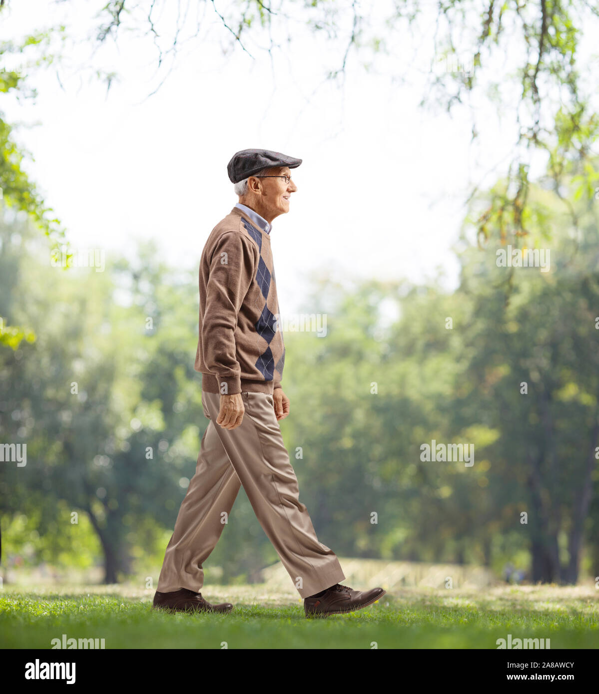 Elderly man senior hi-res stock photography and images - Alamy