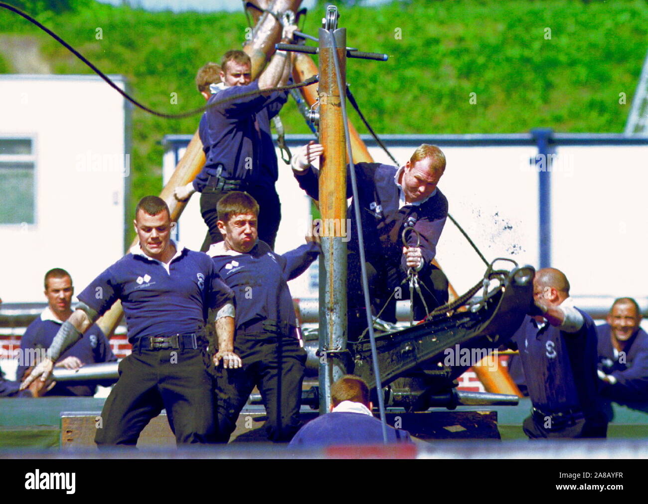 AJAXNETPHOTO. MAY, 1999. PORTSMOUTH, ENGLAND. - FIELD GUN TRAINING - PORTSMOUTH A-TEAM IN PRACTICE TRAINING FOR THE EARLS COURT, LONDON, ROYAL TOURNAMENT COMPETITION AT THEIR TRAINING GROUND AT WHALE ISLAND. PHOTO: JONATHAN EASTLAND/AJAX REF:2 0599 Stock Photo