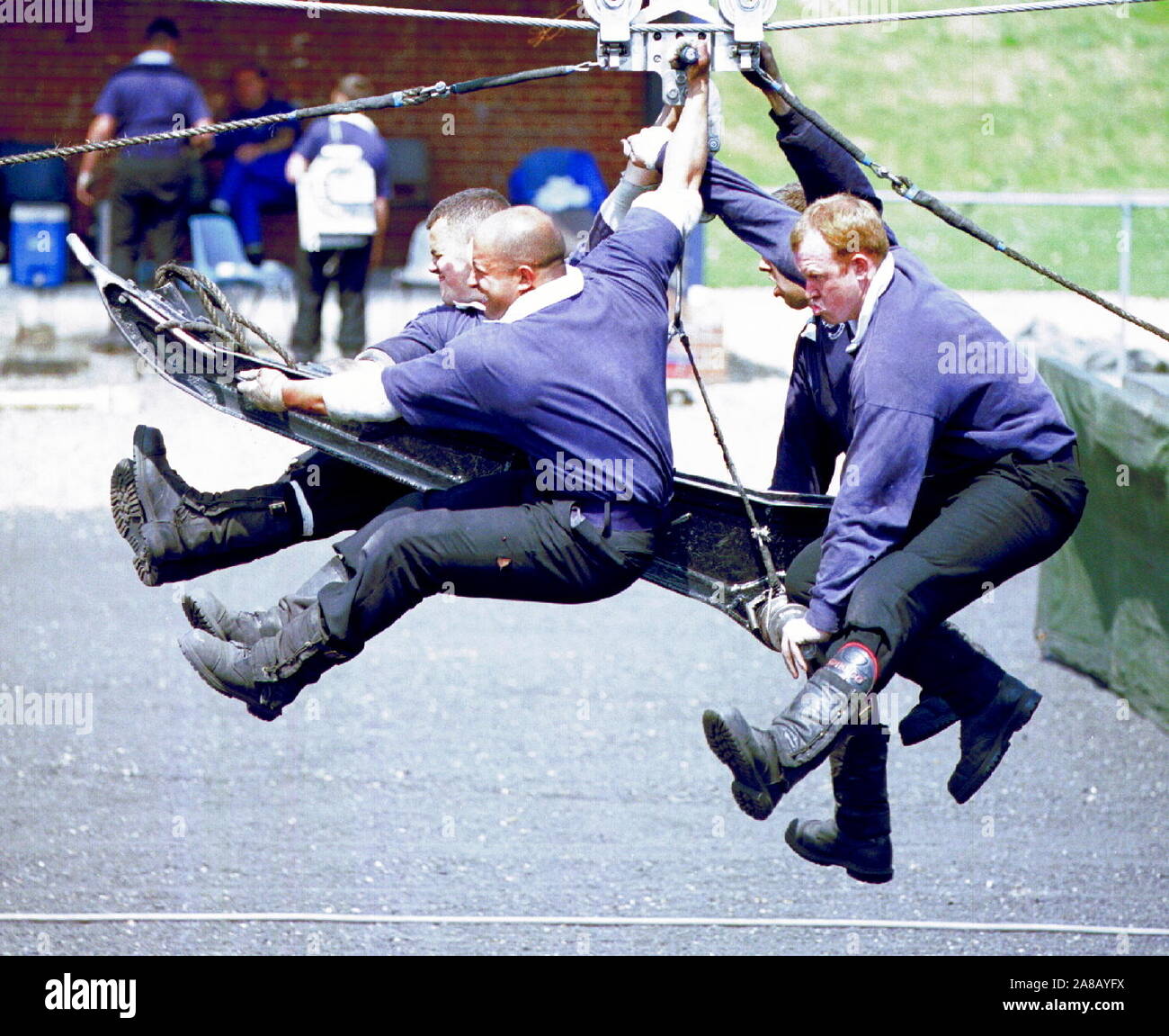 AJAXNETPHOTO. MAY, 1999. PORTSMOUTH, ENGLAND. - FIELD GUN TRAINING - ALL ABOARD! - PORTSMOUTH A-TEAM IN PRACTICE TRAINING FOR THE EARLS COURT, LONDON, ROYAL TOURNAMENT COMPETITION AT THEIR TRAINING GROUND AT WHALE ISLAND. PHOTO: JONATHAN EASTLAND/AJAX REF:3 0599 Stock Photo