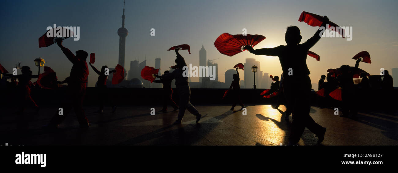 Women skyline silhouette hi-res stock photography and images - Alamy