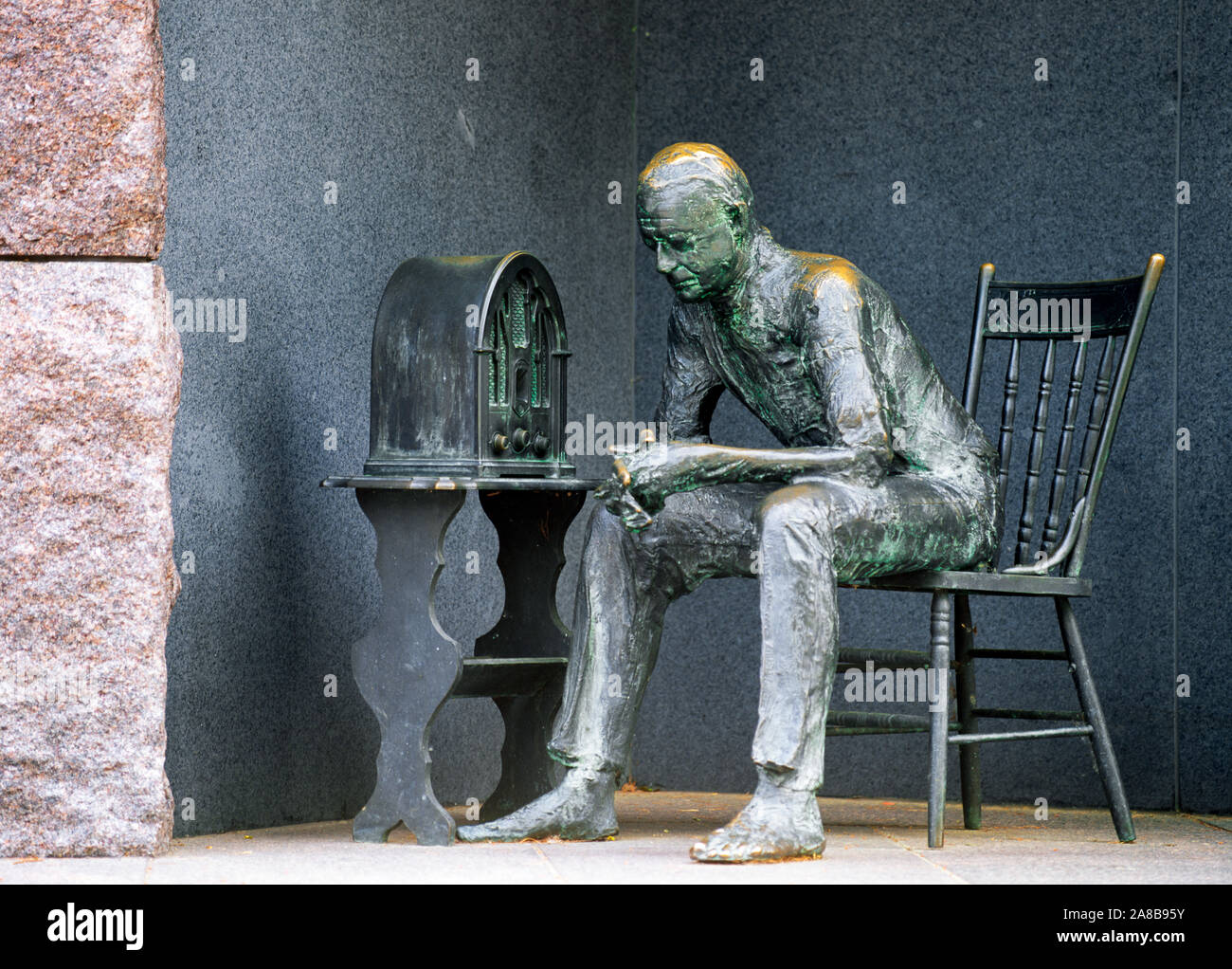 Bronze statue of a man listening to radio during great depression, Franklin Delano Roosevelt Memorial, Washington DC, USA Stock Photo