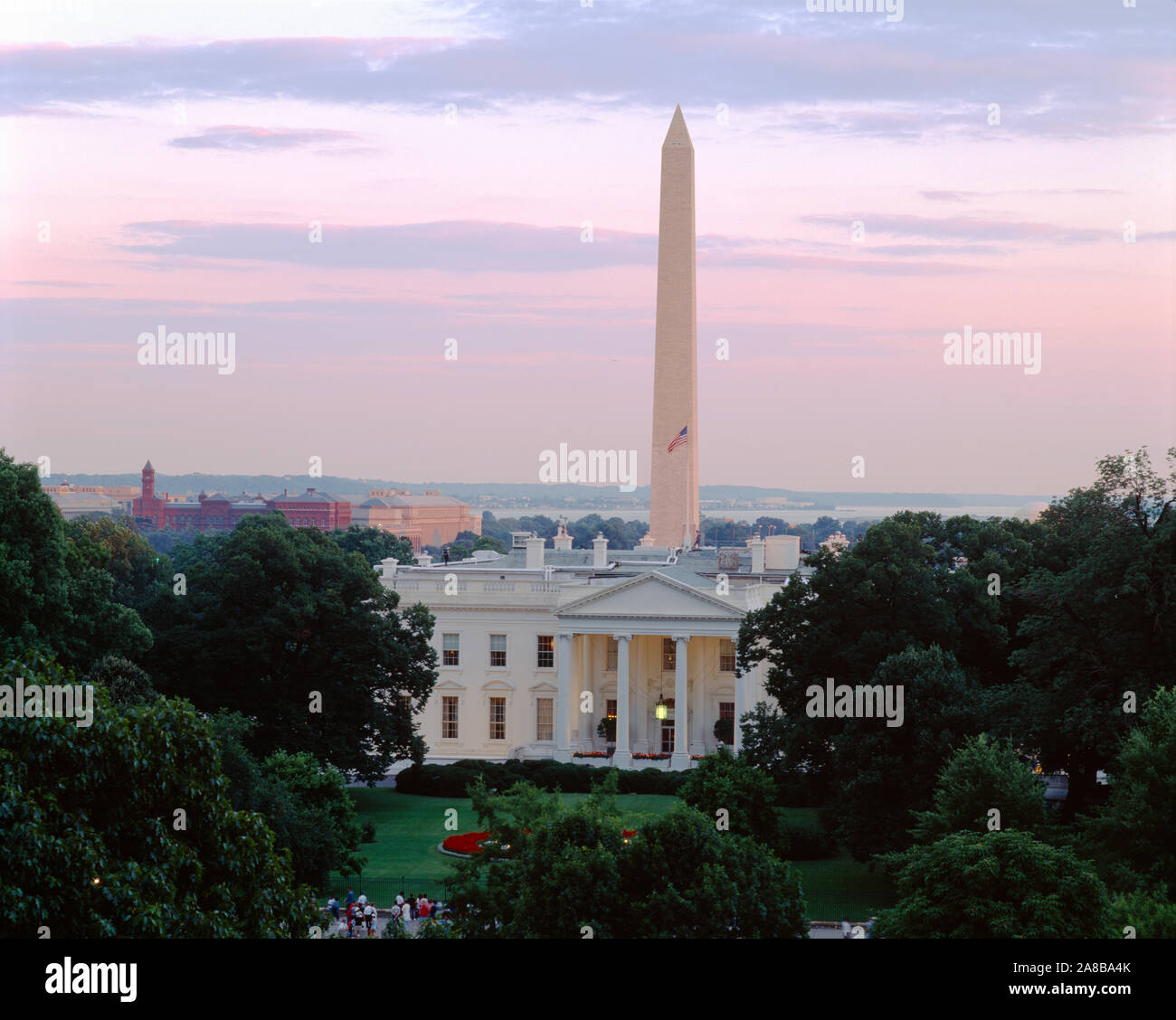 View of the White House and Washington Monument at dusk, Washington DC, USA Stock Photo
