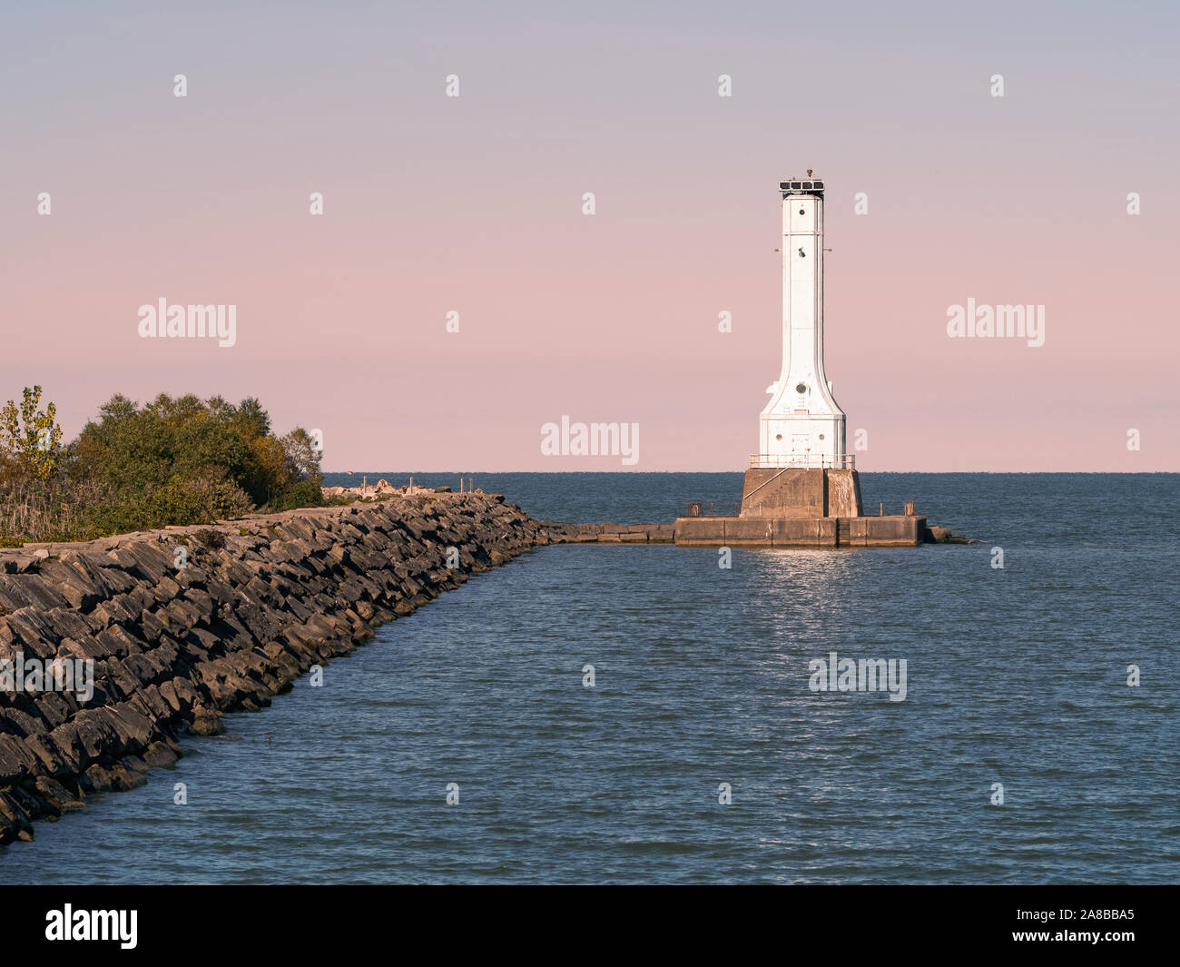 Huron Harbor Lighthouse on Lake Erie, pink sky at night, sailor's delight, fall 2018 at twilight. Art deco style steel light house built in 1939 Ohio Stock Photo