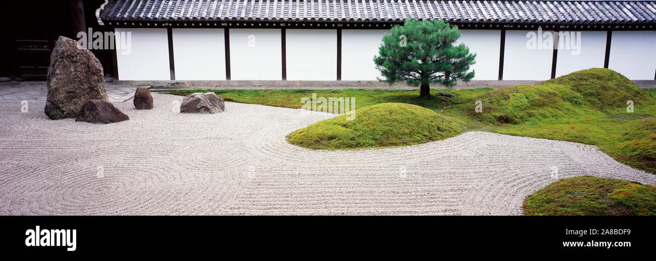 Temple in a garden, Tofukuji, Kyoto, Kyoto Prefecture, Kinki Region, Japan Stock Photo