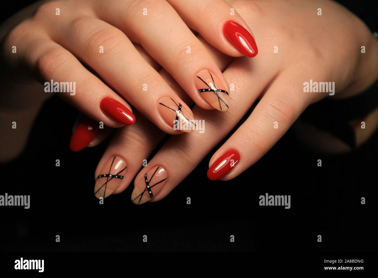 Red manicure - always in trend (the most unusual ideas) - GlobalFashion