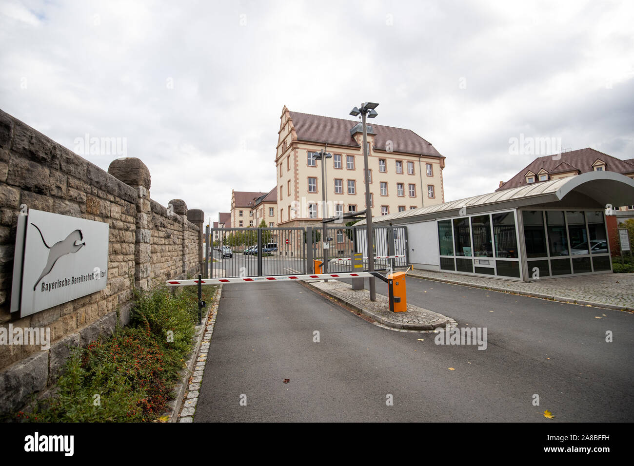 16 October 2019, Bavaria, Würzburg: A sign with the inscription 'Bayerische Bereitschaftspolizei' (Bavarian Riot Police) is placed in front of the entrance to the Mainau barracks, the seat of the riot police III. department Würzburg. Photo: Daniel Karmann/dpa Stock Photo