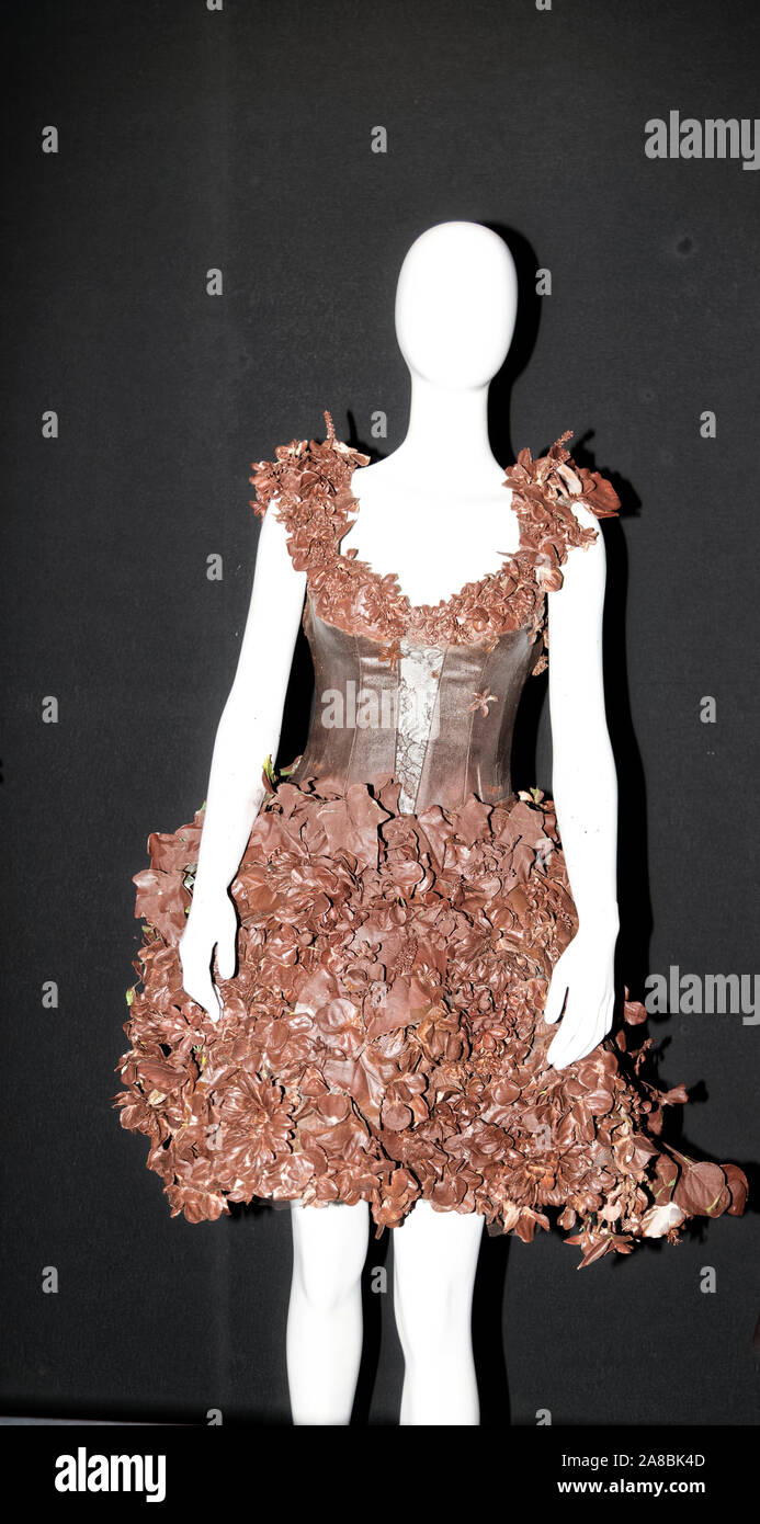 Chocolate Dress - Tapiz
