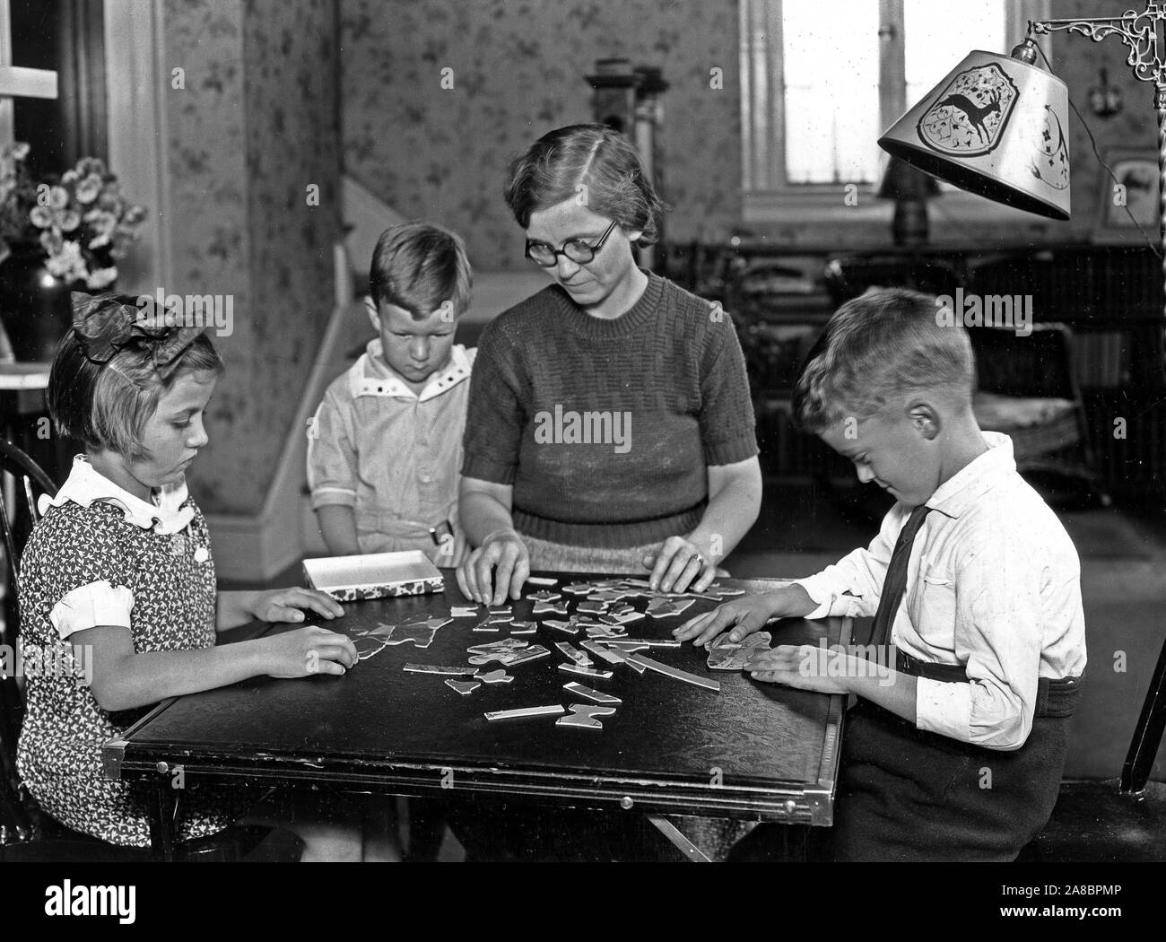 Recreation hour in the farm home, Montgomery County, Maryland. Nov 1933 Stock Photo