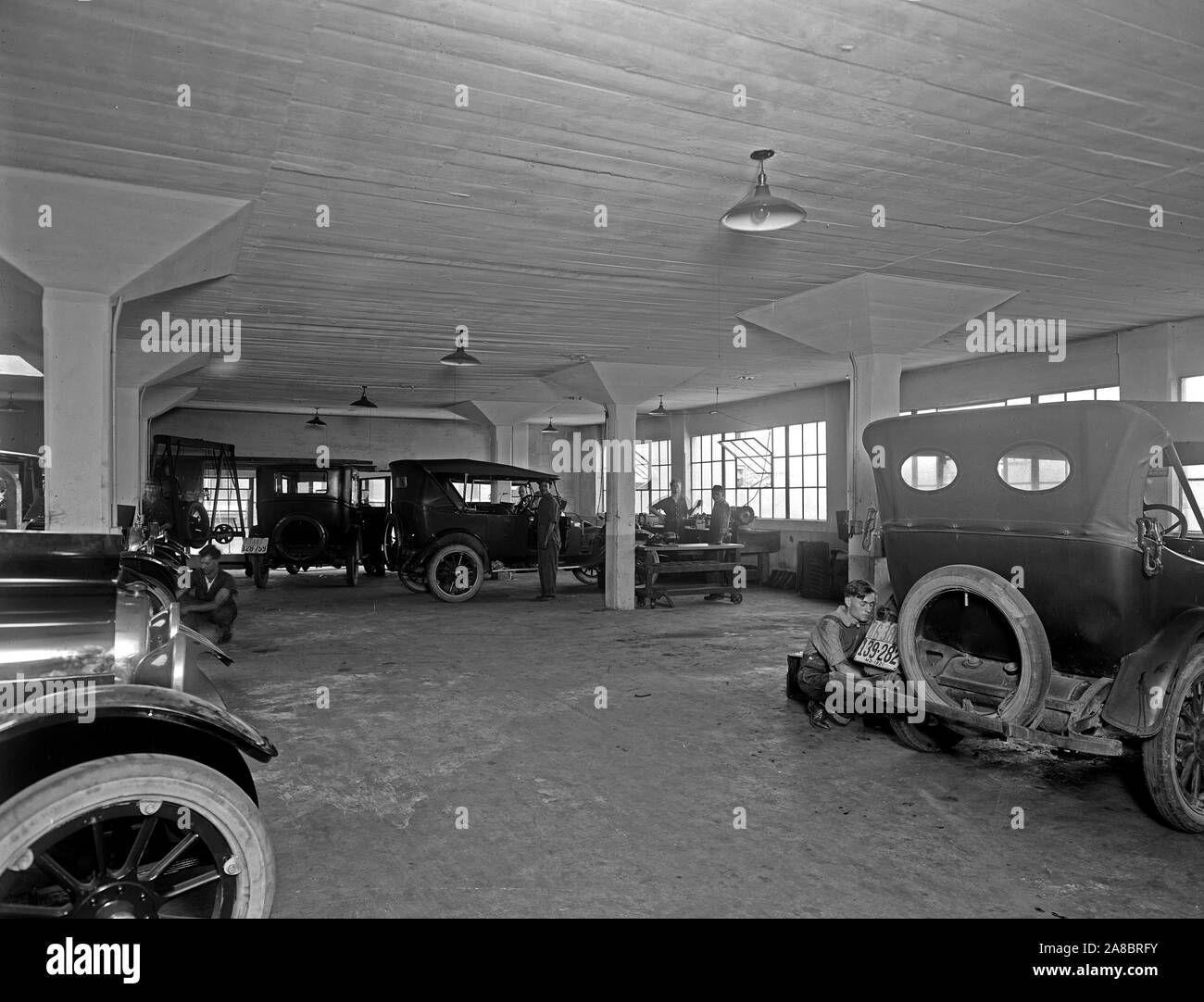 Early 1900s mechanics Black and White Stock Photos & Images - Alamy