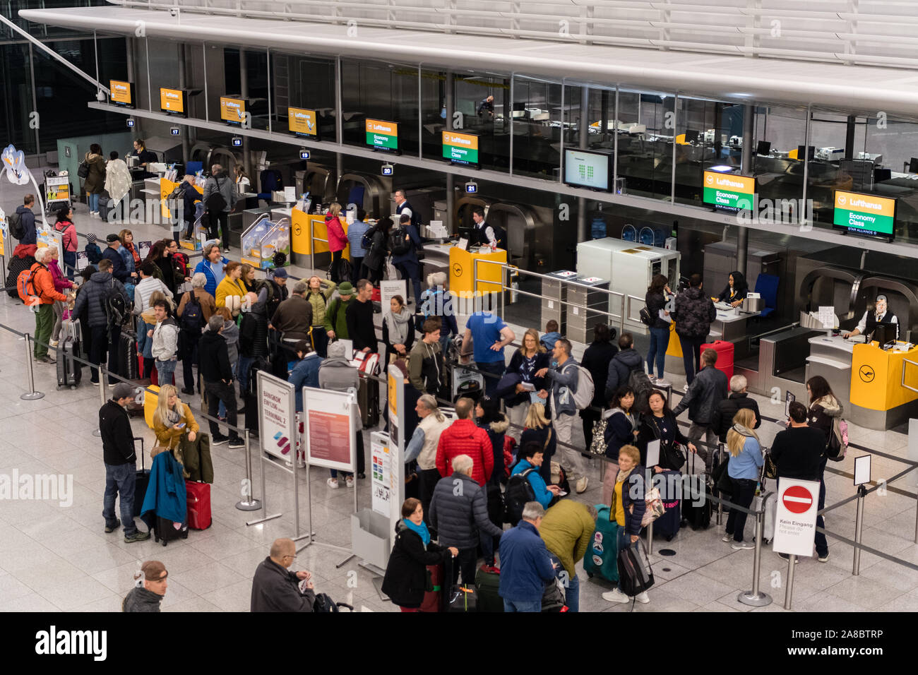 Munich, Germany. 08th Nov, 2019. Long queues have formed during a strike by  flight attendants in front of a number of Lufthansa baggage counters at  Munich Airport. Lufthansa has cancelled a total