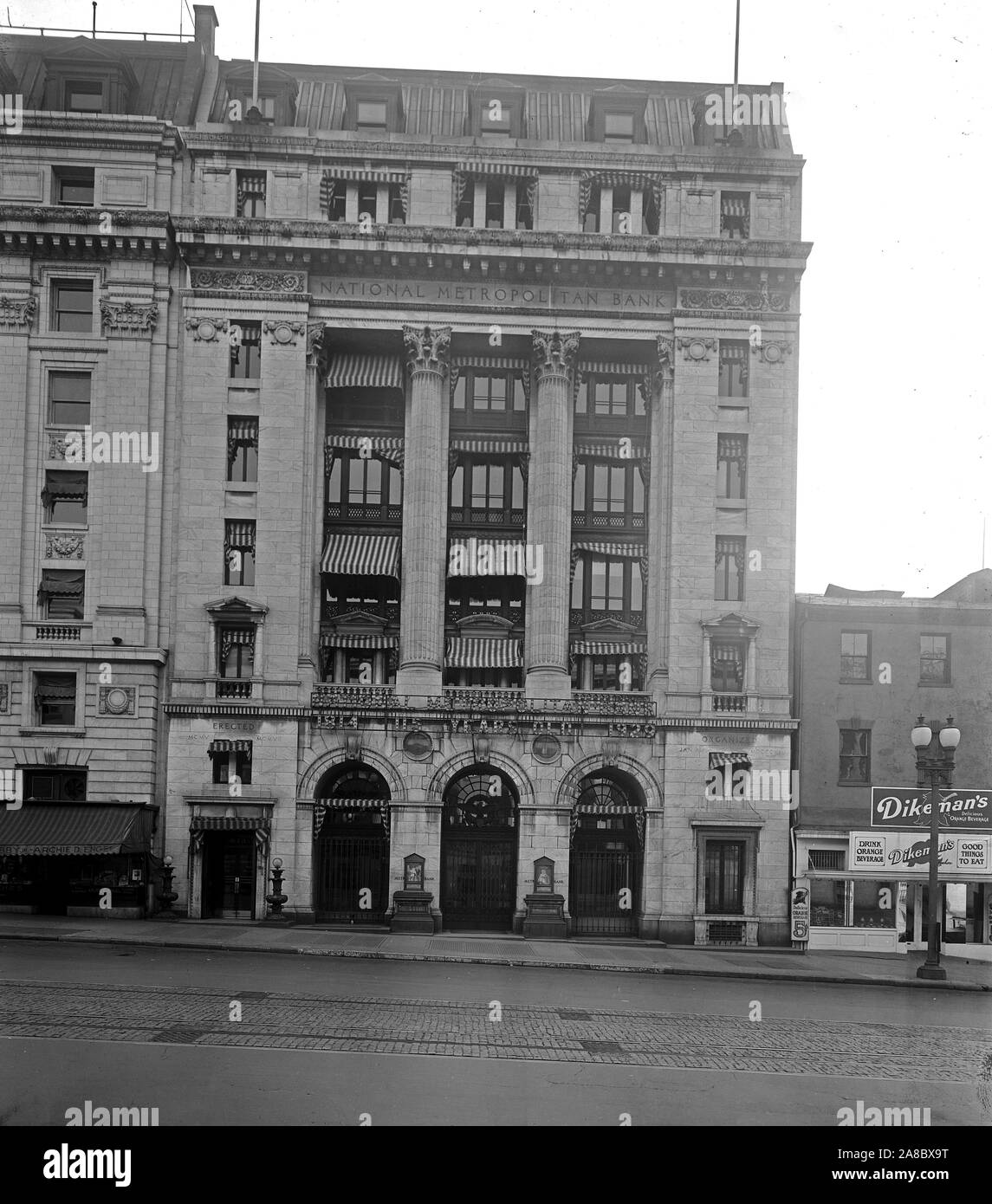 Metropoliatan Bank ca. early 1900s Stock Photo