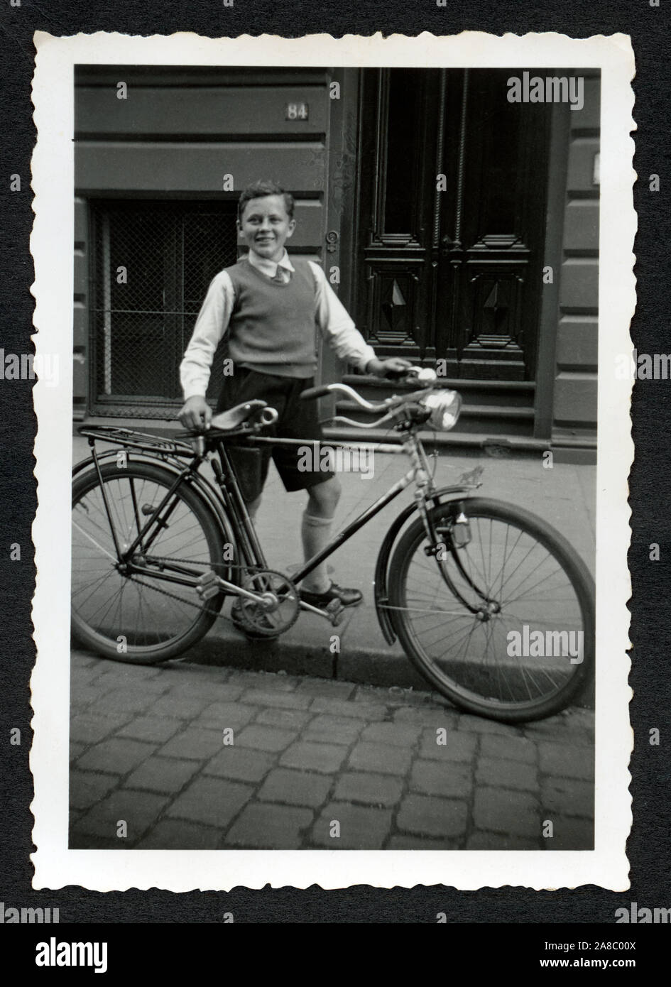Europa, Deutschland, Hamburg, stolzer Junge mit seinem Fahrrad, in den 1930er Jahren .  /  Europe, Germany, Hamburg, proud boy with his bike , in the 1930th . Stock Photo