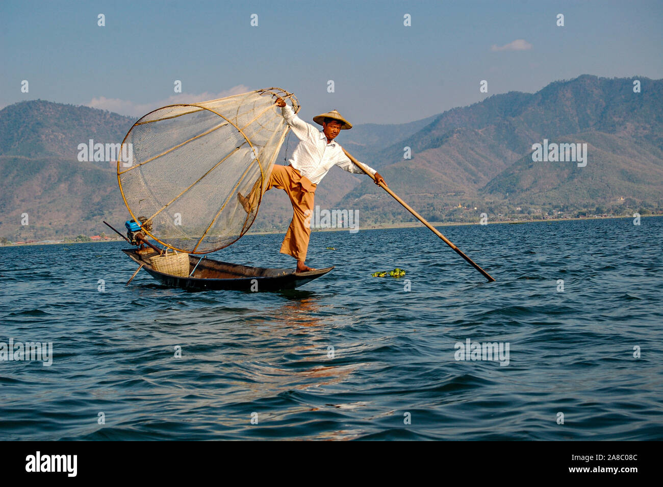 Traditional Myanmar Inle Lake fishing technique Stock Photo Alamy