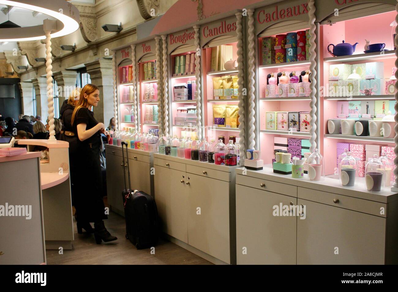 gare du nord paris france retail