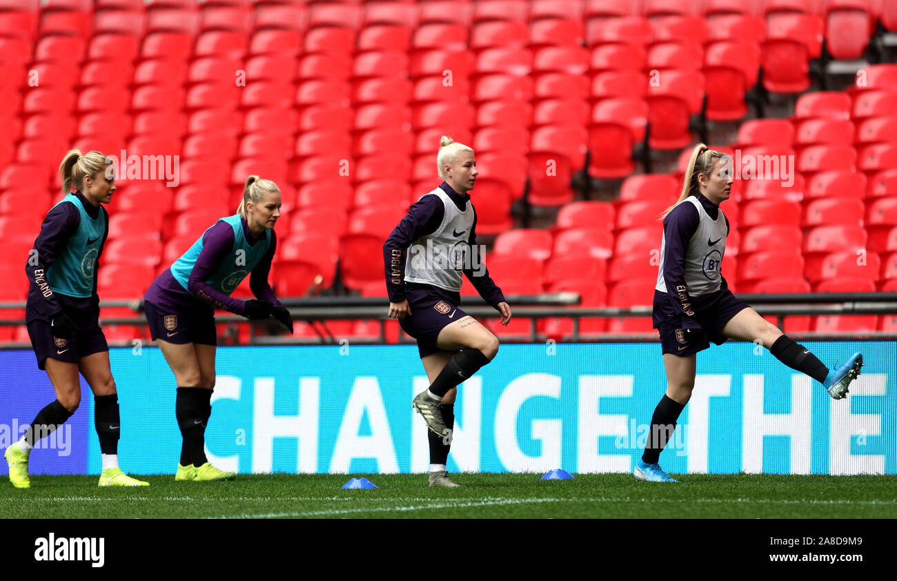 England's Beth England (centre) during the training session at Wembley Stadium, London. Stock Photo