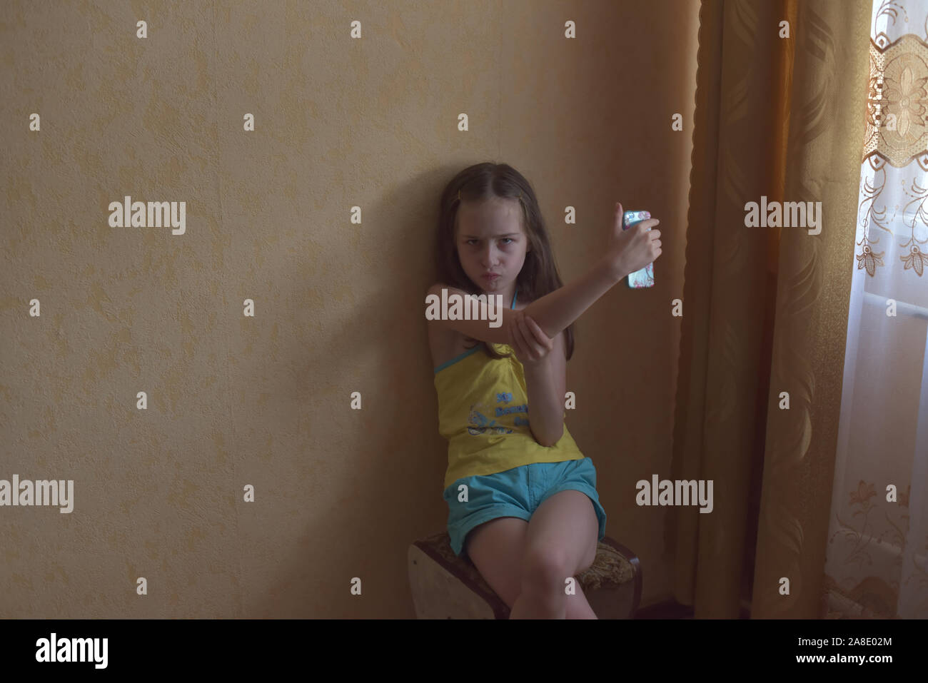 Star sessions Selfie star. Small girl take selfie with smartphone. Little child take  selfie camera in mobile phone. Enjoying selfie session. Baby girl take  selfie Stock Photo - Alamy