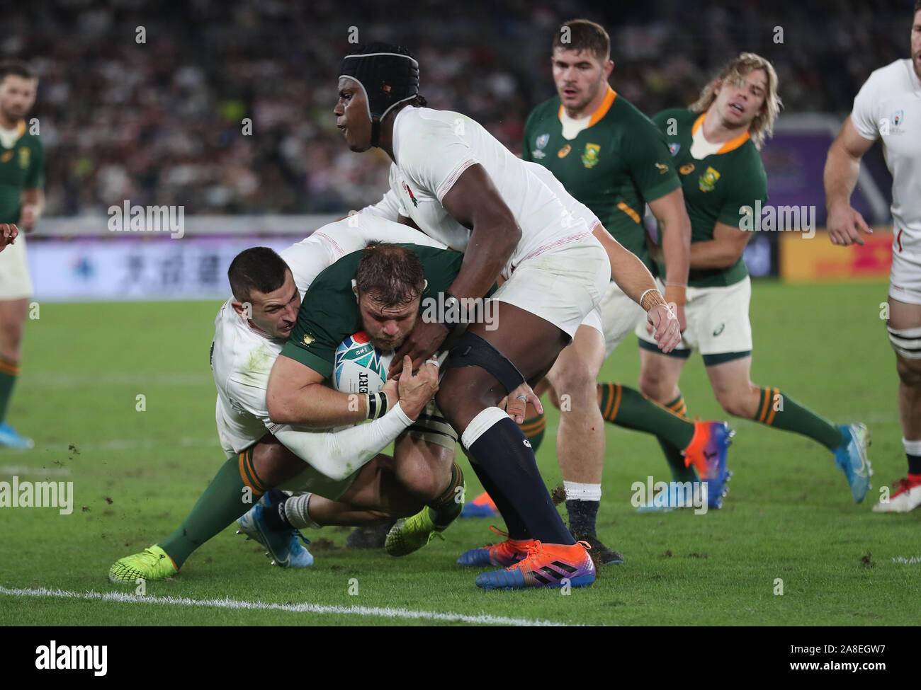 South Africa's Duane Vermeulen (centre) during the 2019 Rugby World Cup final match at Yokohama Stadium. Stock Photo