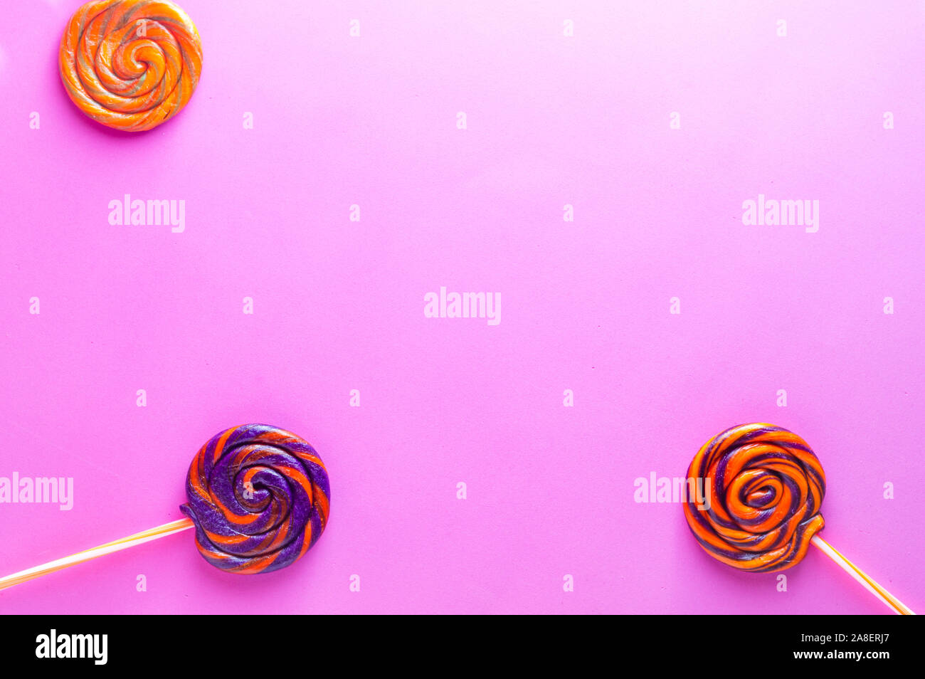 Purple swirl lollipops hi-res stock photography and images - Alamy