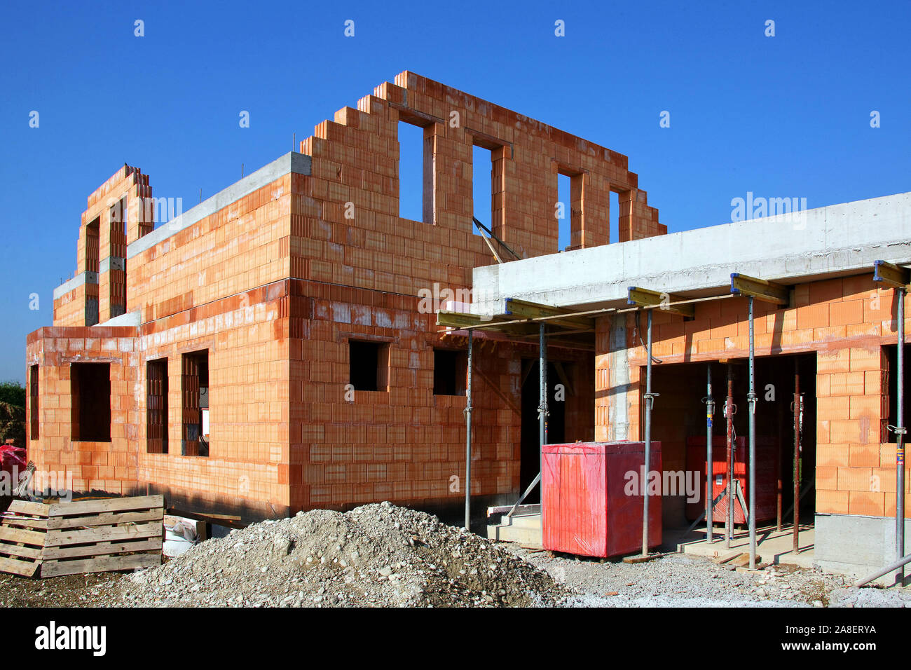 Neubau eines Hauses mit Ziegel, Rohbau, Stock Photo