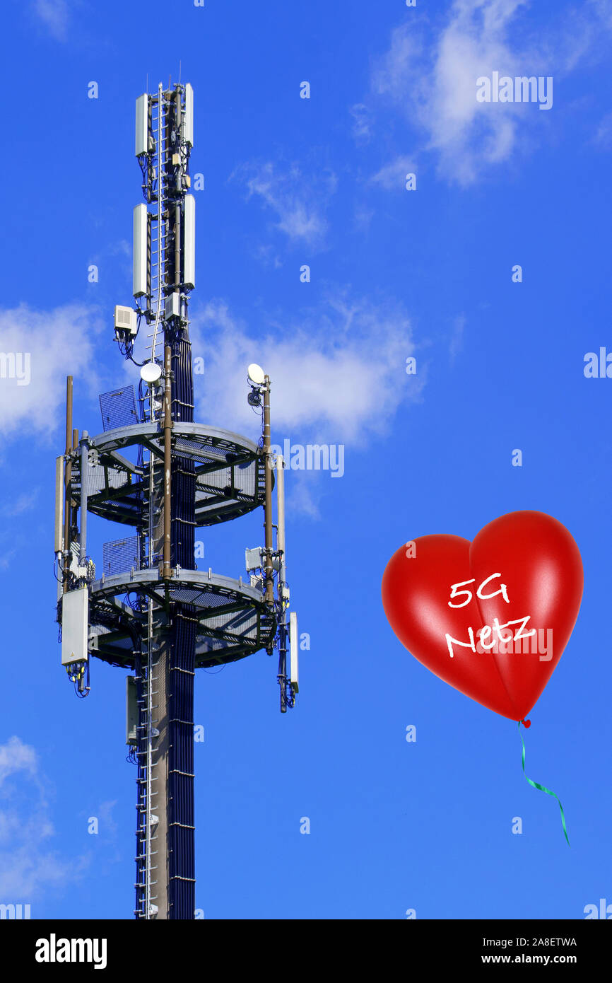 5G Netz, Sendemast, Herzluftballon, Luftballon, Telekommunikation, Digitaltechnik, Stock Photo