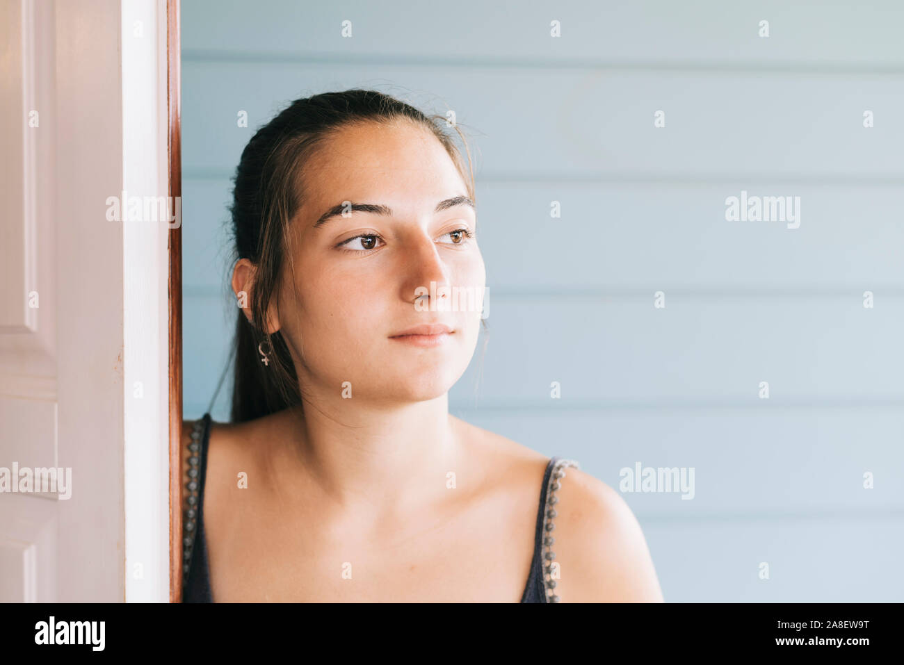 Portrait of a happy young girl in summer dress Stock Photo - Alamy
