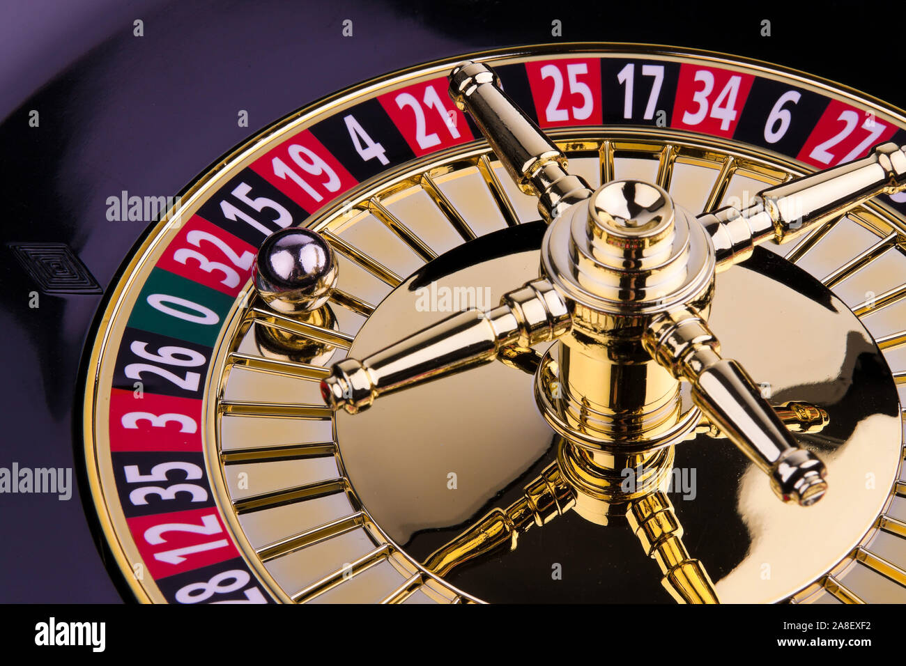 Zylinder eines Roulette Glückspieles mit Kugel, Stock Photo