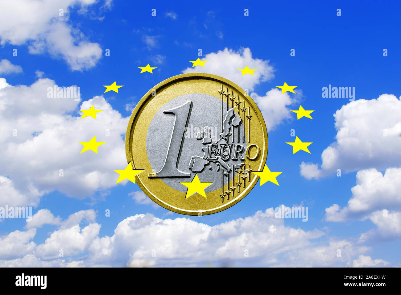 Euro, Sterne, Wolkenhimmel, Cumulus Wolken, Europäische Währung, 1 Euro, Münze Stock Photo