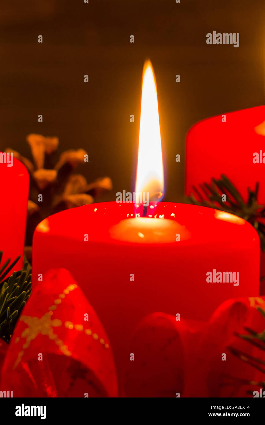 Rote kerze adventskranz hi-res stock photography and images - Alamy