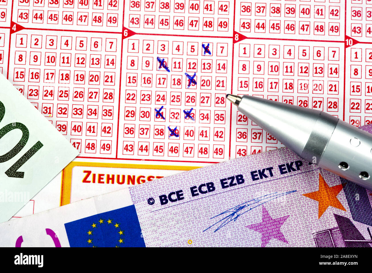 Ausgefüllter Lottoschein, 6 aus 49, Banknoten, Kugelschreiber,Glückspiel, Glücksspiel, Lotterie, Gewinn, Banknote, Euro, Stock Photo
