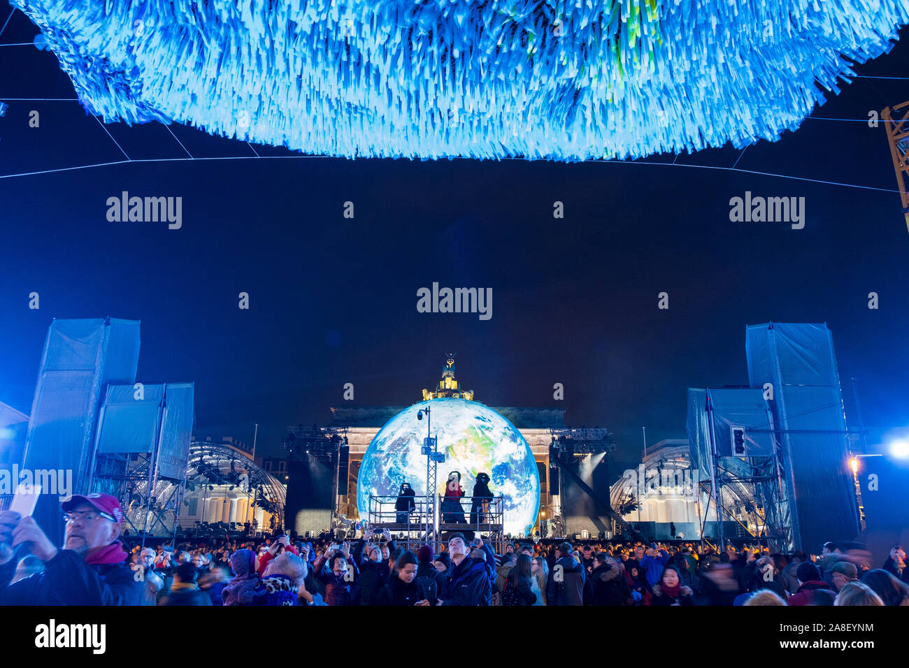 Berlin wall fall celebration hires stock photography and images Alamy