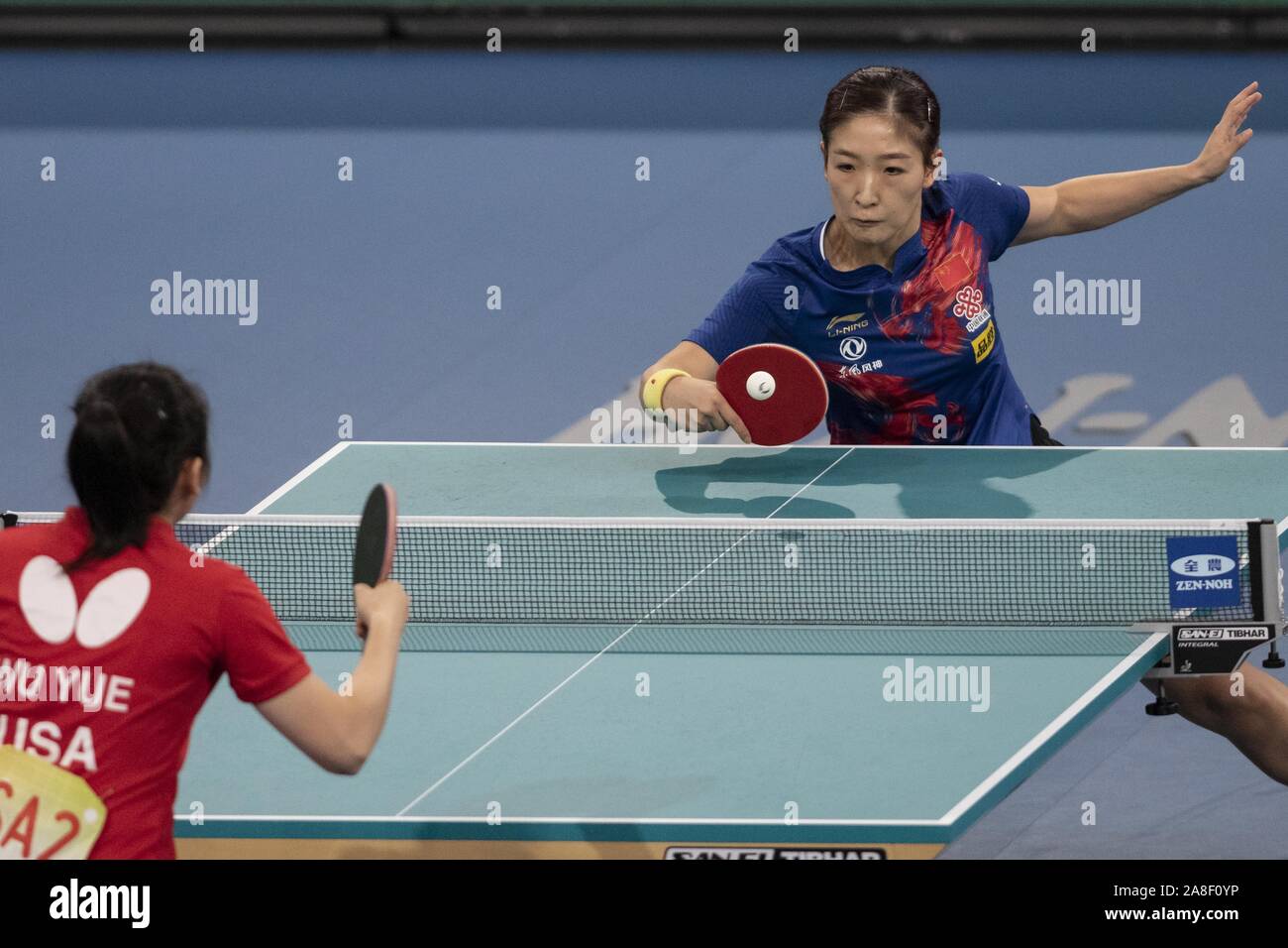 November 8, 2019, Tokyo, Japan: Shiwen Liu of China in action against Yue Wu of USA during the Women's Teams quarterfinals match at the International Table Tennis Federation (ITTF) Team World Cup Tokyo 2019 at Tokyo Metropolitan Gymnasium. China defeats United States of America 3-0. (Credit Image: © Rodrigo Reyes Marin/ZUMA Wire) Stock Photo