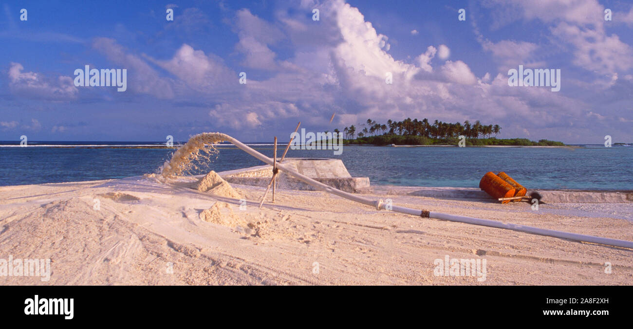 Maledives: The beach of Ihuru island in the Ari Atoll and Indian Ocean Stock Photo