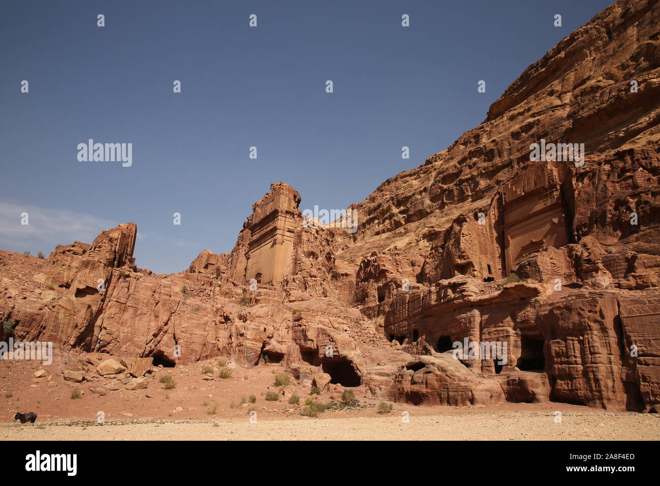 Side view of Tomb of Unayshu which has been cut into the sandstone cliff, Petra, Jordan, Middle East. Stock Photo