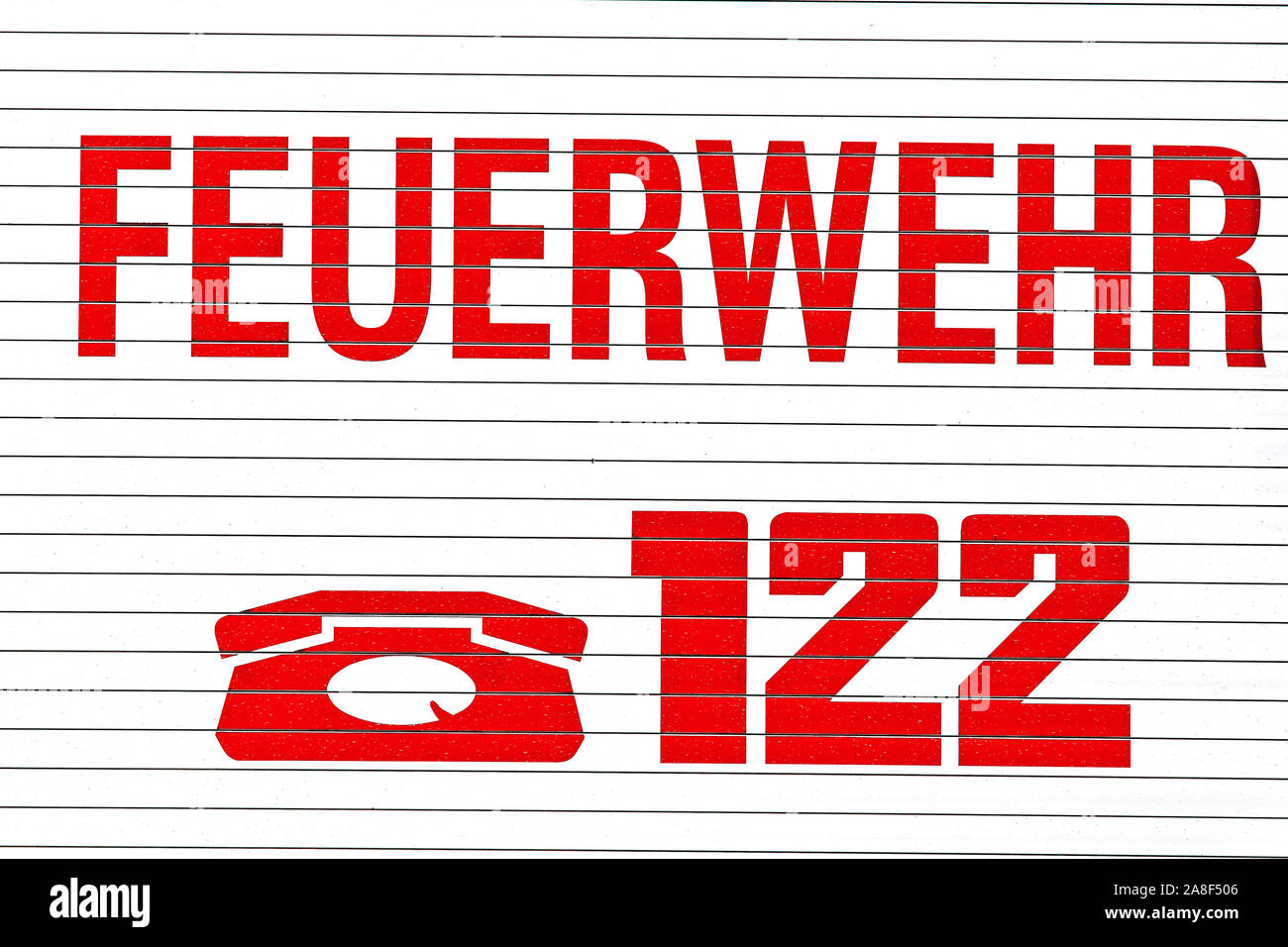 Rotes Feuerwehr Auto mit der Nummer 112 bei einem Unfall, Österreich, Stock Photo