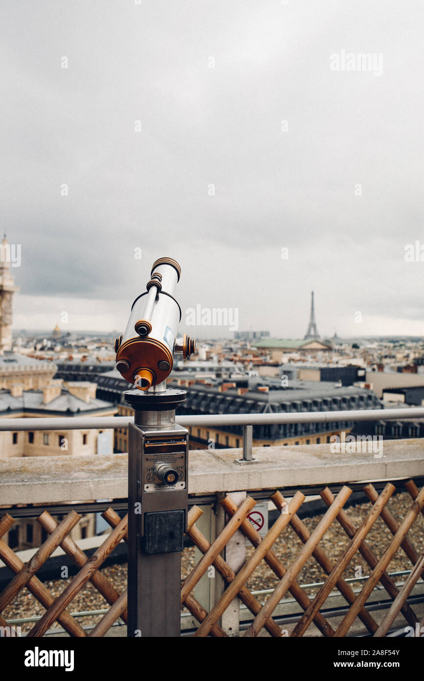Vue sur les toits de Paris depuis les Galeries Lafayette, Paris, France Stock Photo