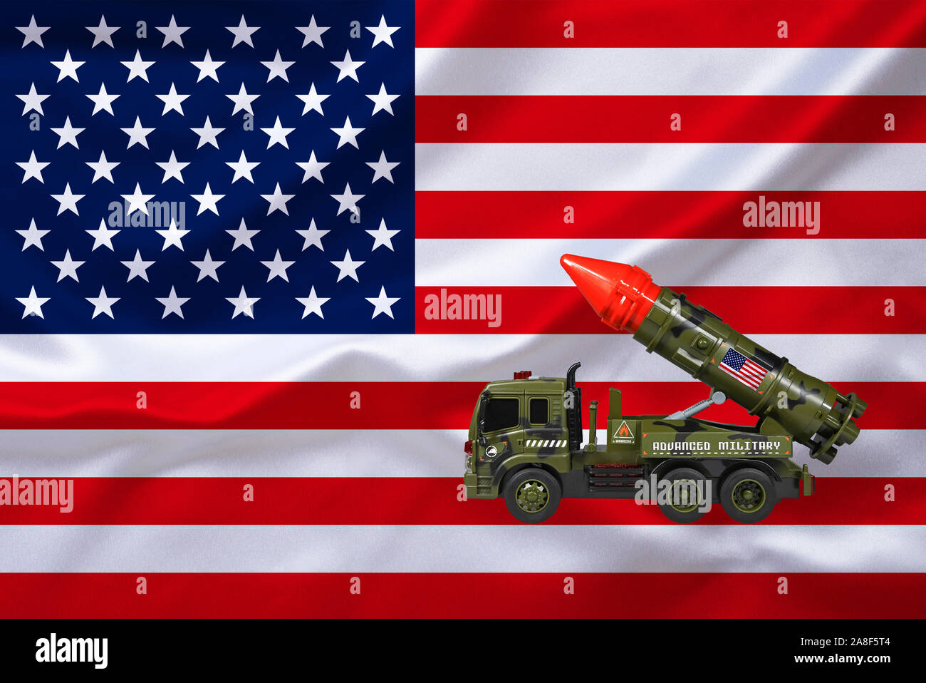 Flagge von USA, Vereinigte Staaten von Amerika, Truppenabzug aus Syrien, Raketenwerfer, Kurden, Kurdistan, Stock Photo