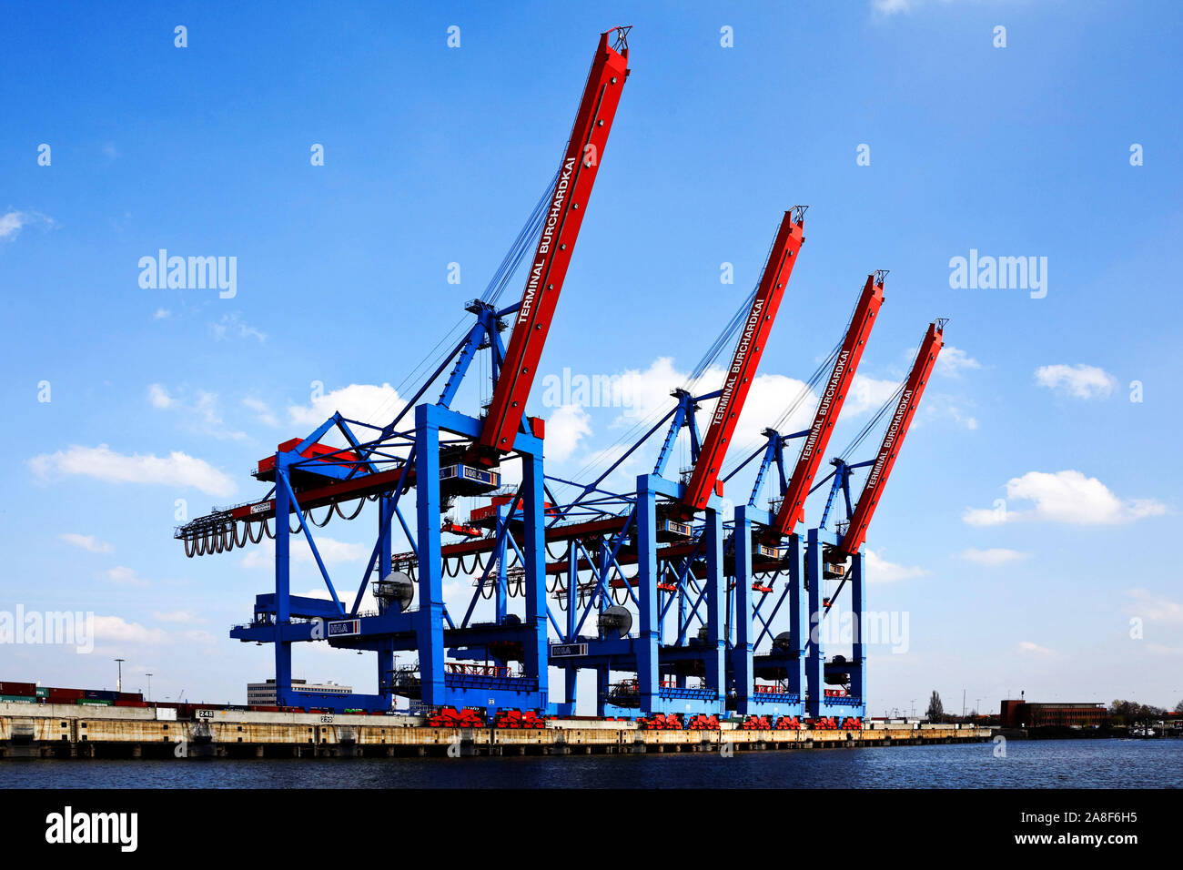 Containeranlage im Hafen von Hamburg in Deutschland, Europa, Stock Photo