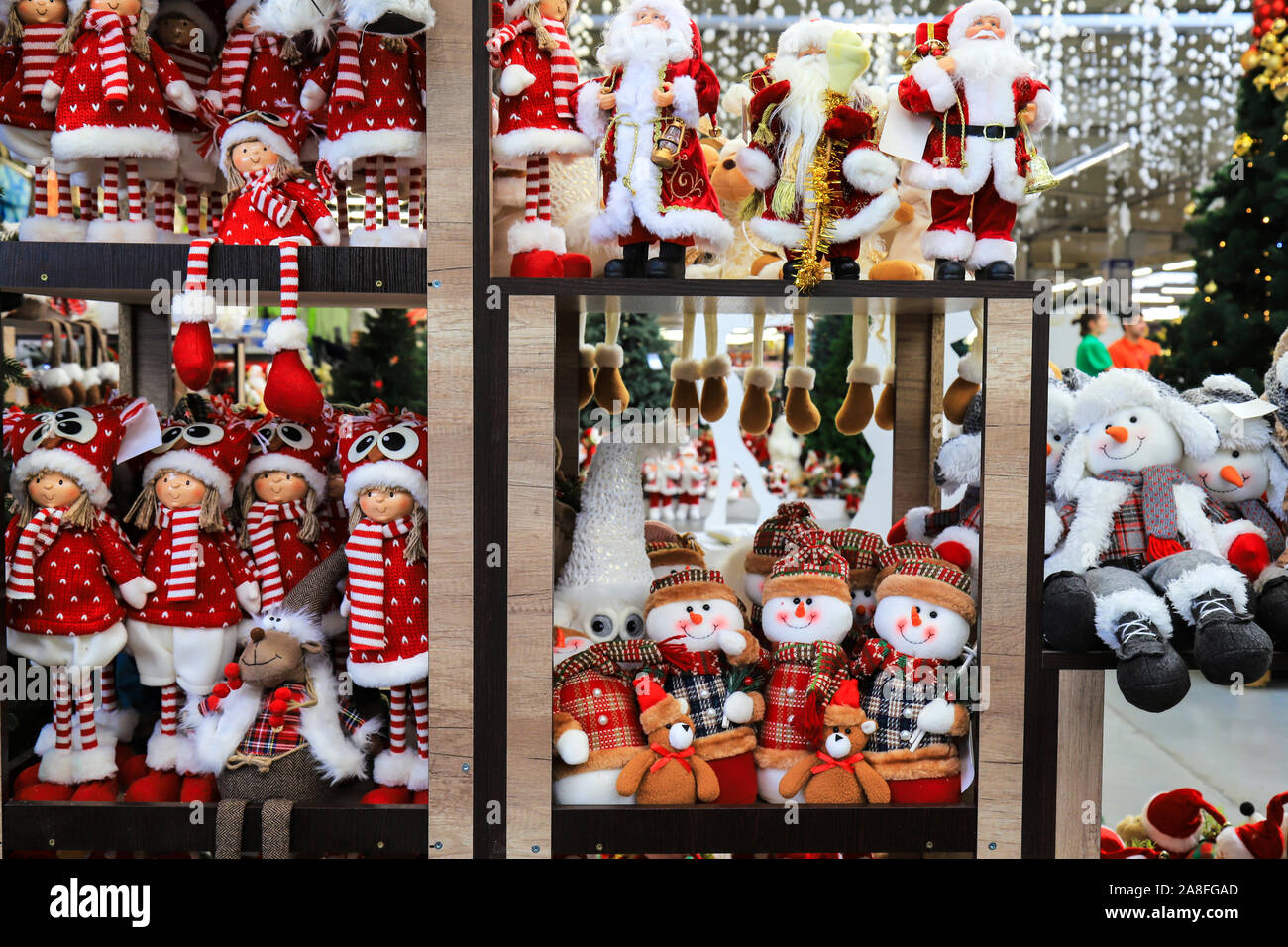 Shop window with Christmas, New Year s toys and decorations. Funny snowmen  and Santa Claus in a toy store. Festive winter trade, fair, shopping Stock  Photo - Alamy