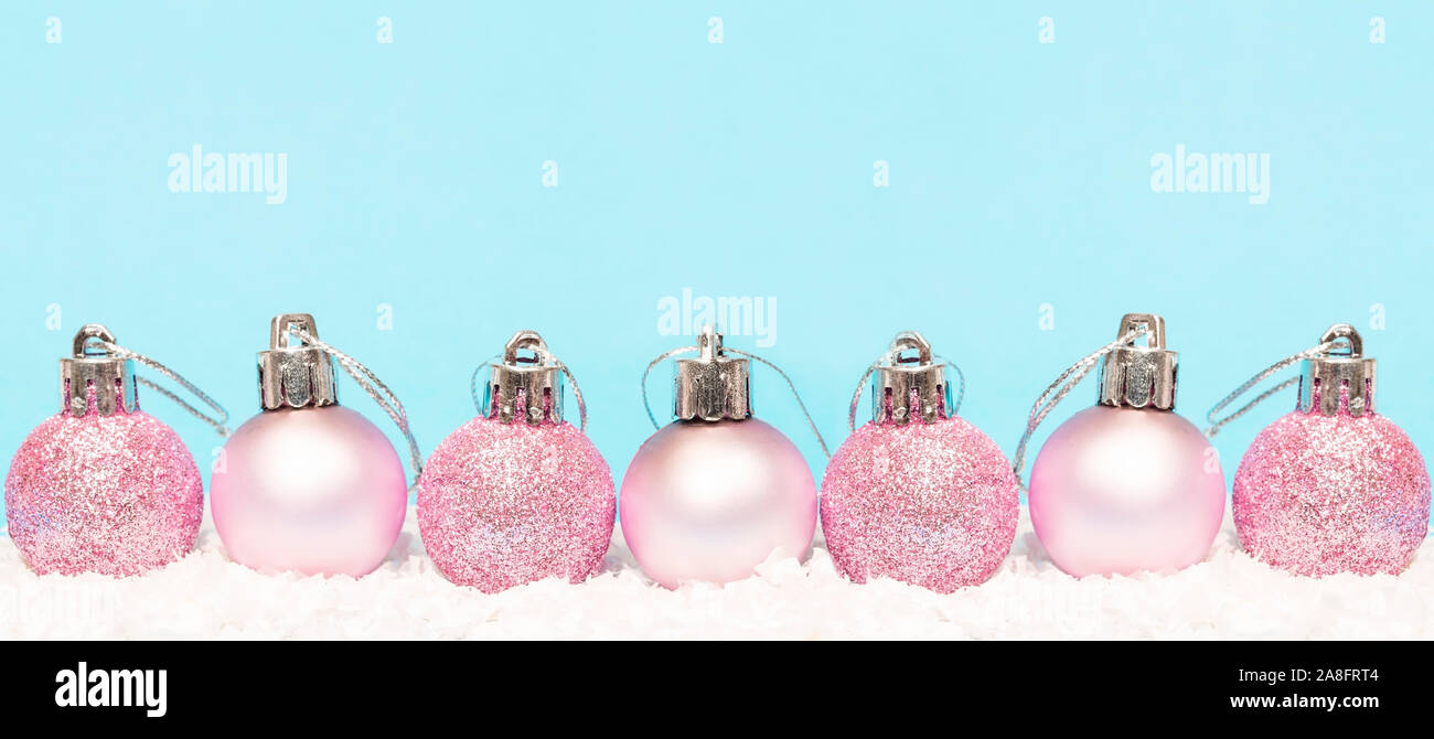 Christmas baubles and snow hi-res stock photography and images - Alamy