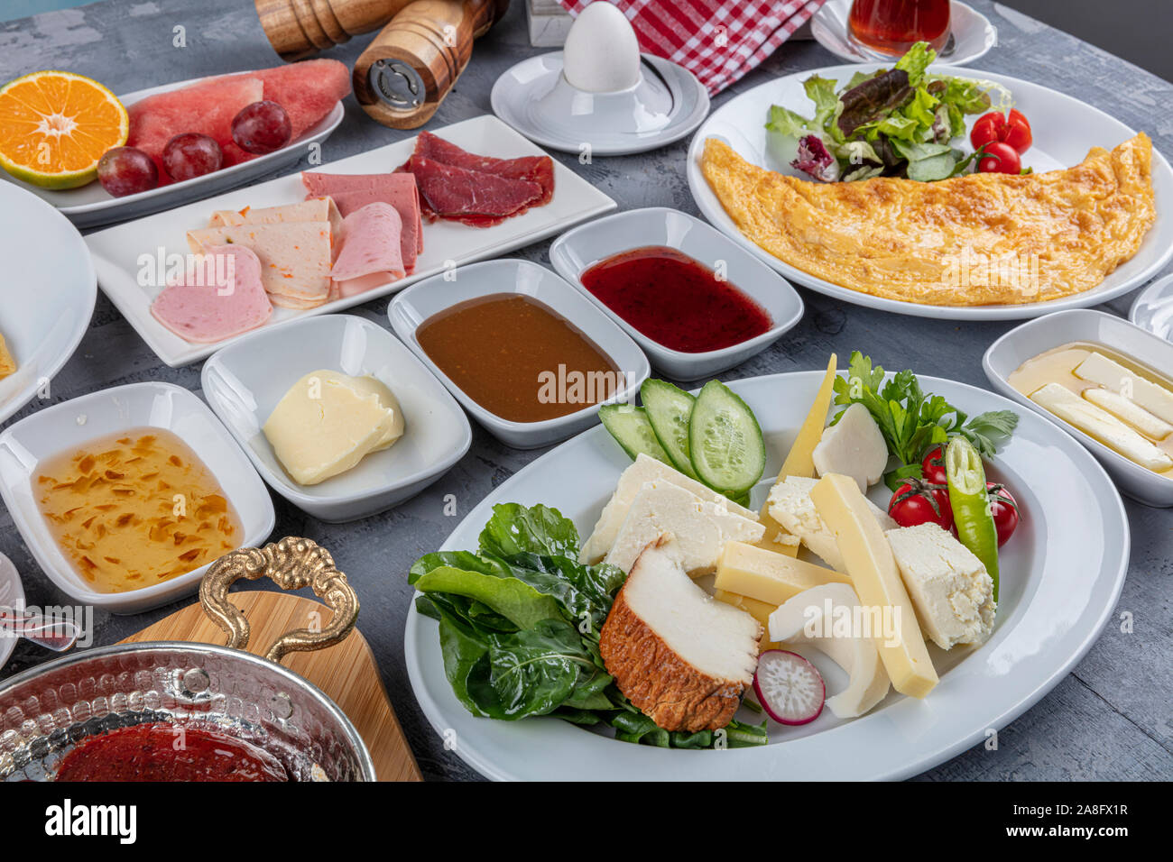 Traditional Turkish Breakfast Table (Serpme Kahvalti). Turkish style  breakfast Stock Photo - Alamy