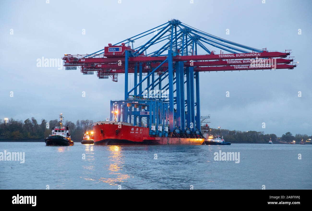 Hamburg, Germany. 05th Nov, 2019. The special ship Zhen Hua 27 with