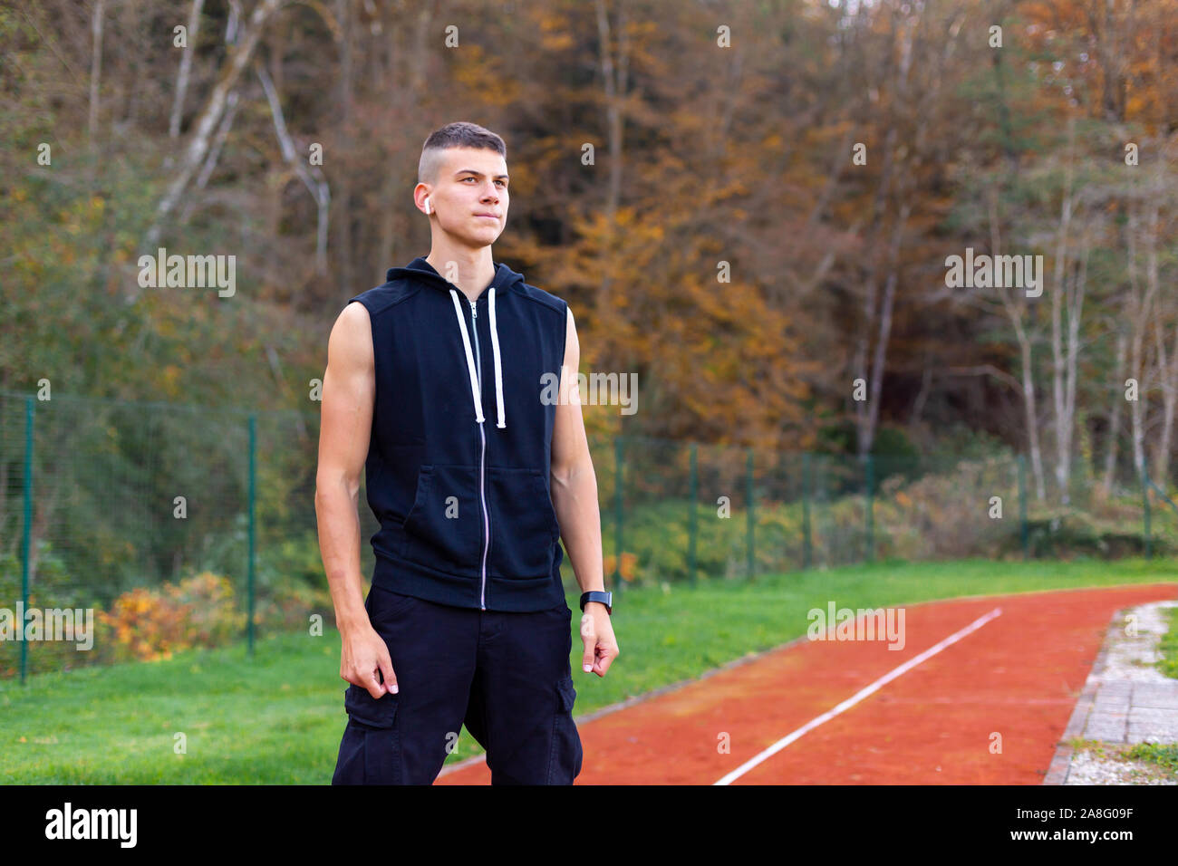 Man running headphones race hi-res stock photography and images - Alamy